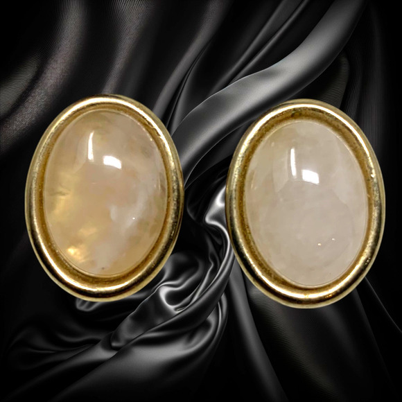 Vintage 1960s Acrylic Swirl Oval Cabochon Petite Clip On Earrings Couture Runway - Picture 1 of 4